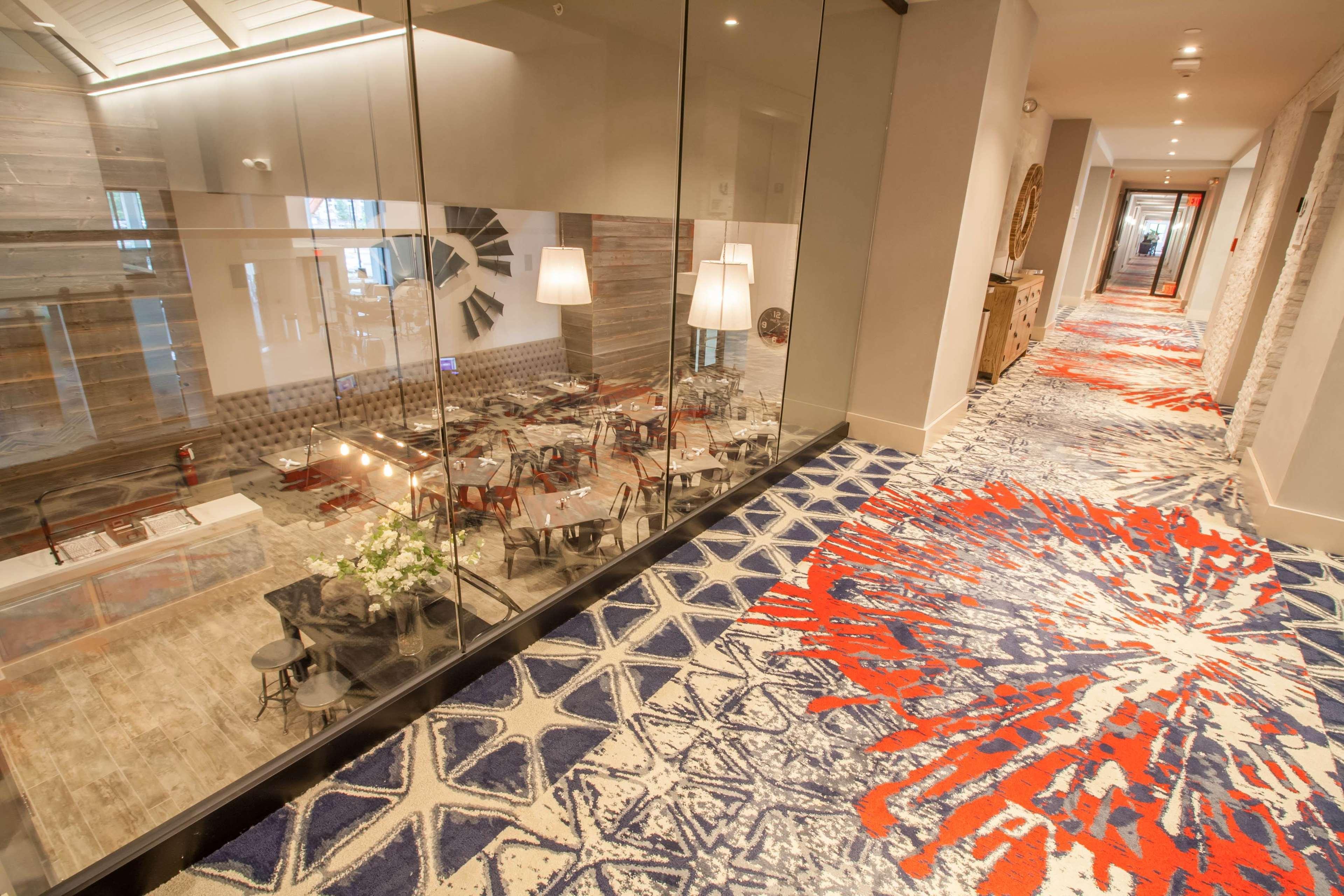 Hotel Renovo Des Moines Urbandale,Tapestry Collection Hilton Экстерьер фото