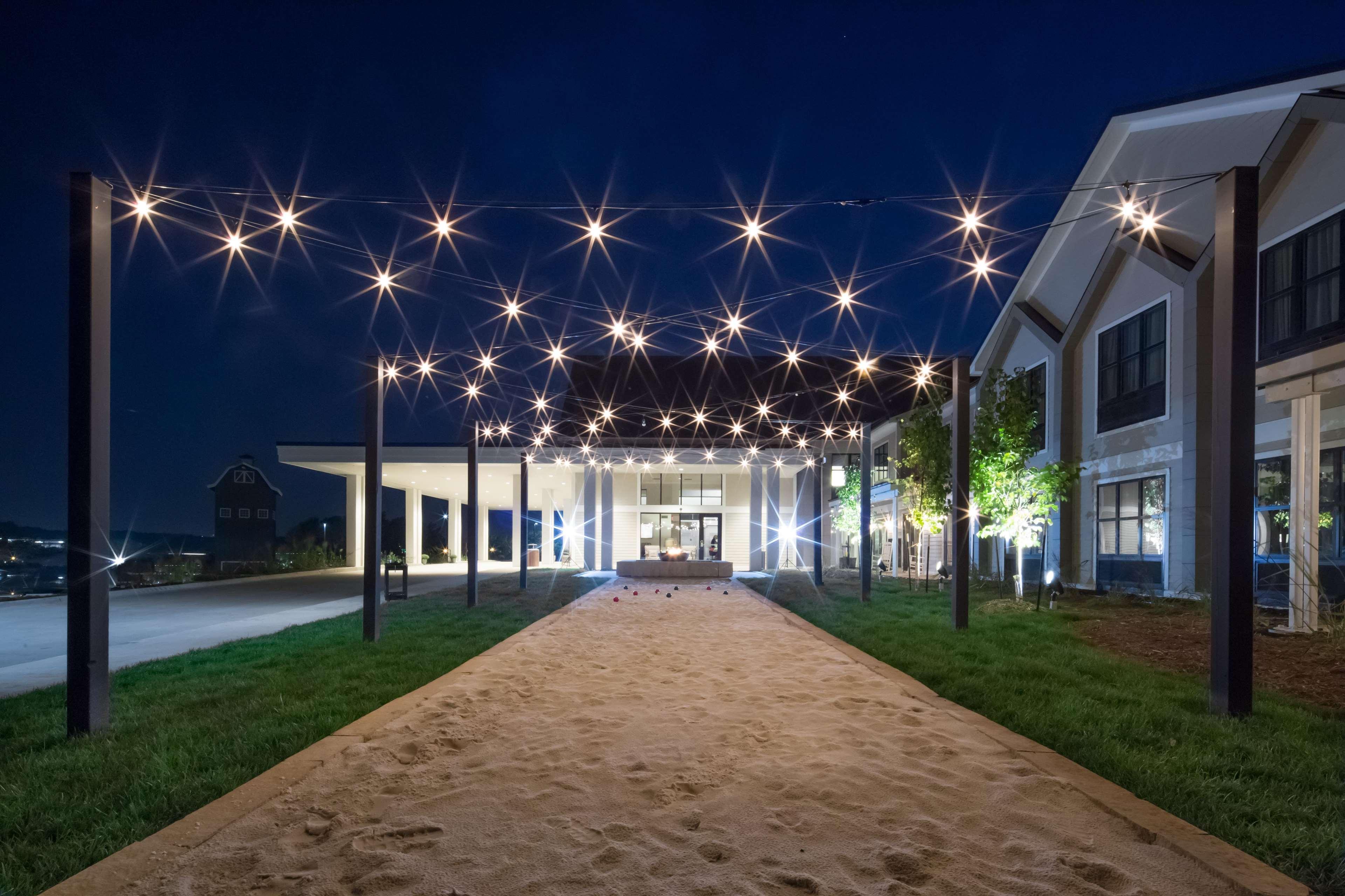 Hotel Renovo Des Moines Urbandale,Tapestry Collection Hilton Экстерьер фото